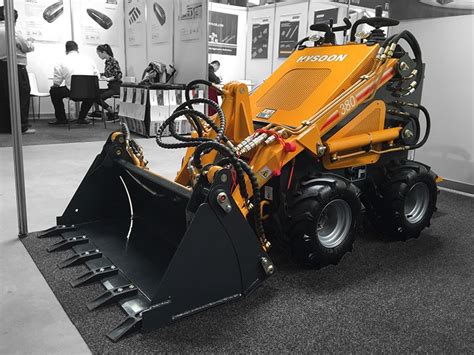 Hysoon HY380 mini skid steer loader gets easier and better